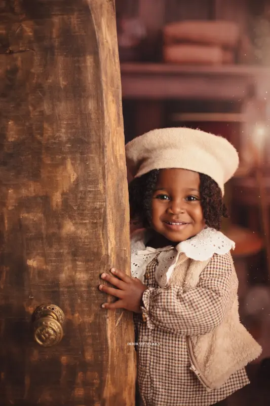 Séance Noël à Orléans - portrait en décor de Noël, plan vertical naturel, couleurs équilibrées