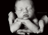 Photo nouveau-ne Photo artistique noir et blanc de bébé