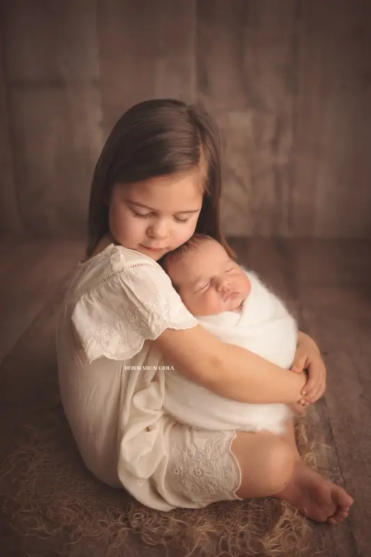 Photo nouveau-né à Orléans, bébé dans ses premiers jours, plan vertical naturel, rendu naturel