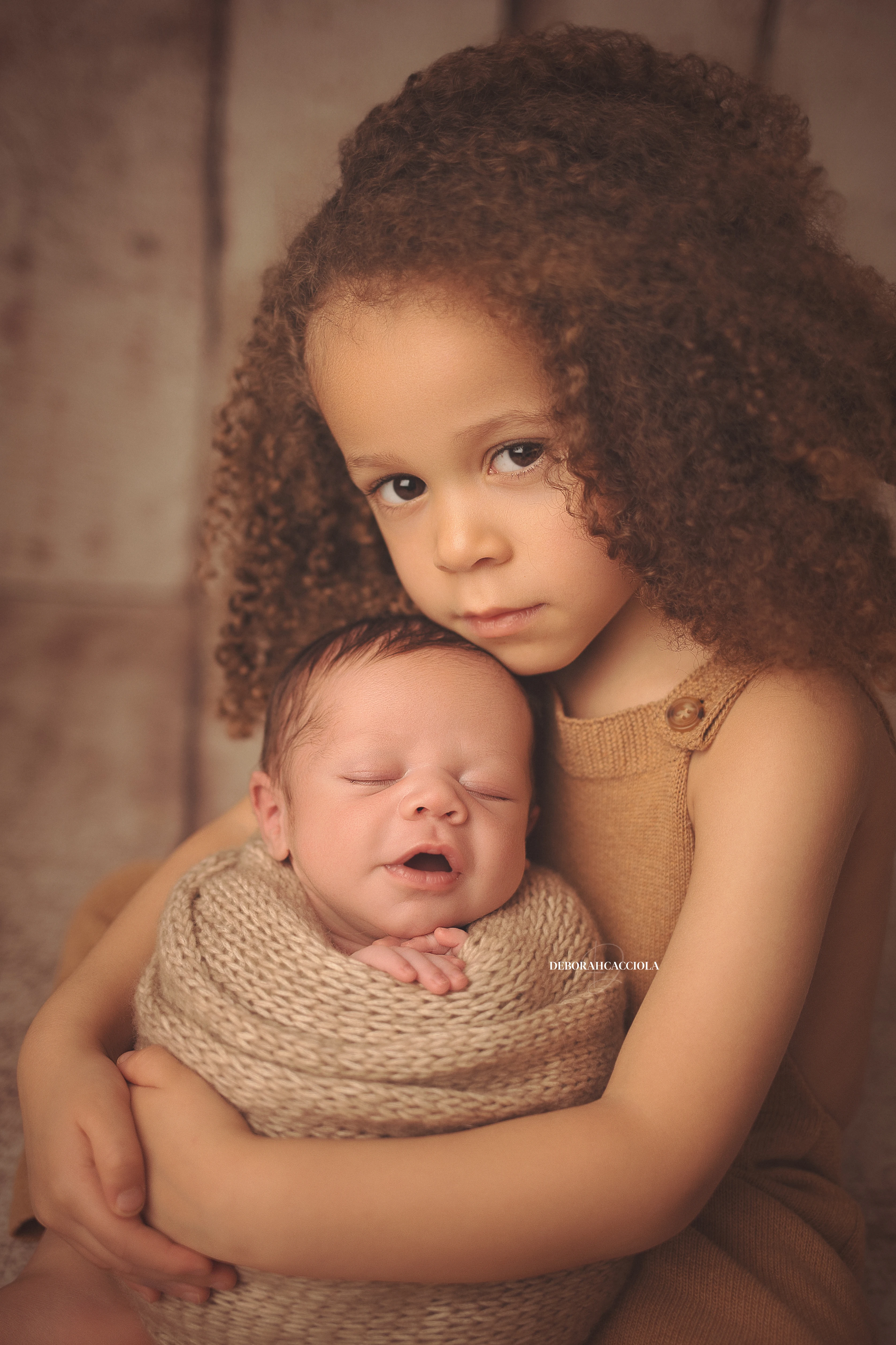 Séance bébé à Orléans - bébé dans ses premiers jours, plan vertical naturel, couleurs douces