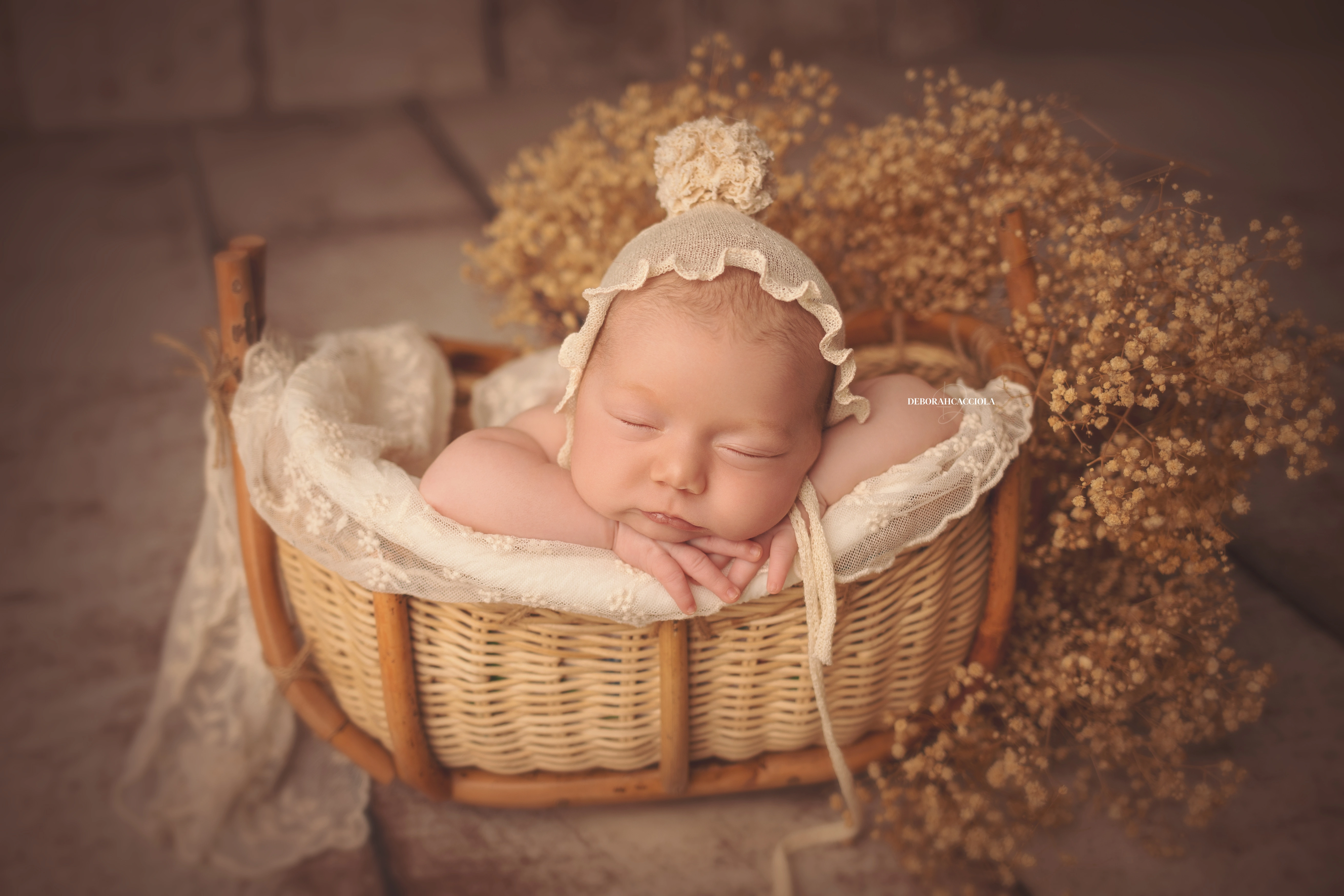 Photo nouveau-né à Orléans, bébé dans ses premiers jours, composition large et naturelle, rendu naturel