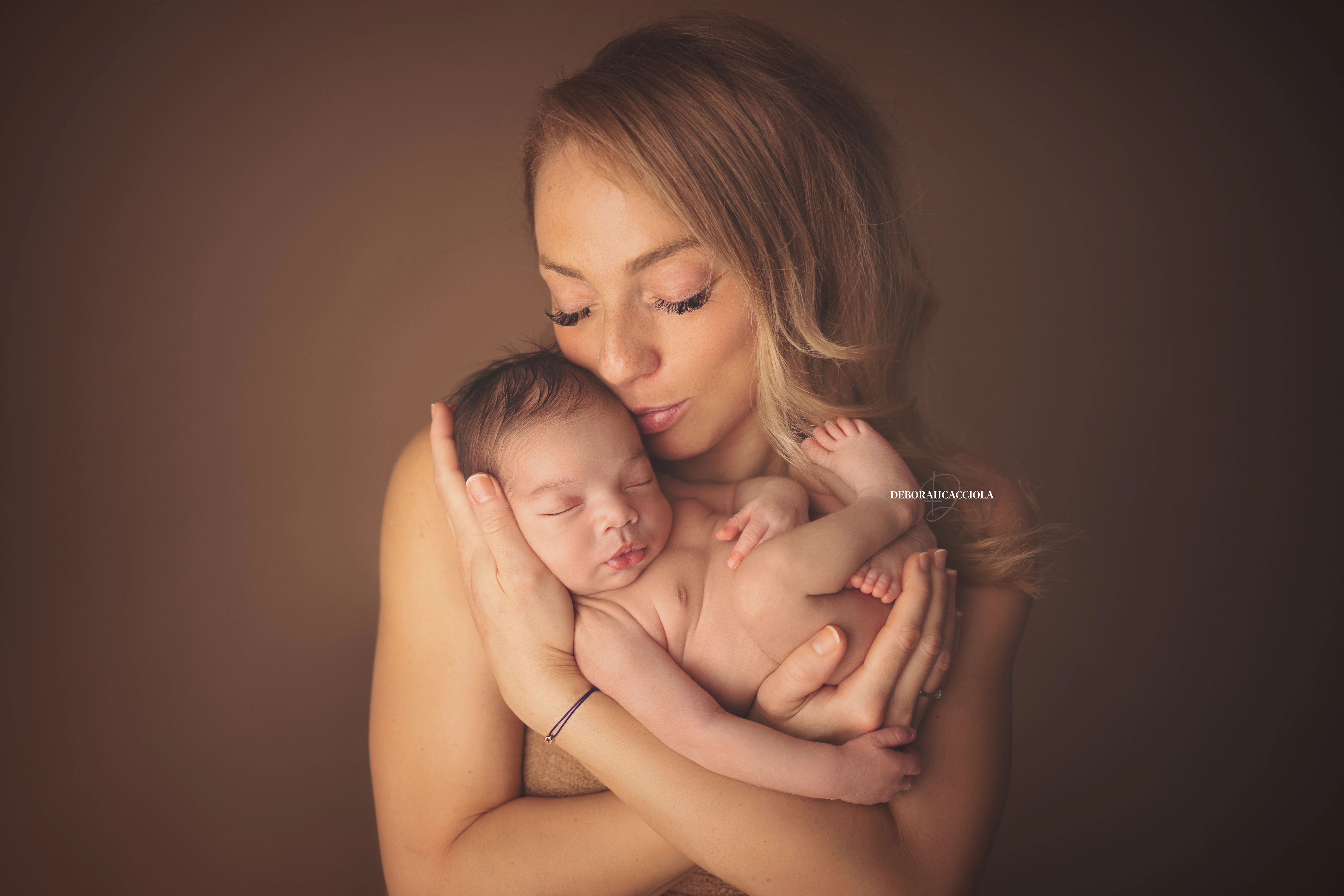 Séance bébé à Orléans - bébé dans ses premiers jours, composition large et naturelle, rendu naturel