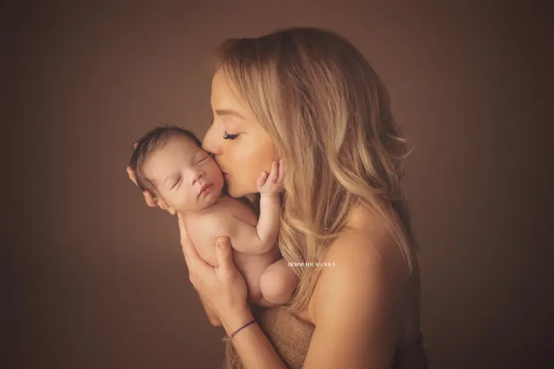 Portrait nouveau-né Orléans : nouveau-né en studio, scène panoramique douce, rendu naturel
