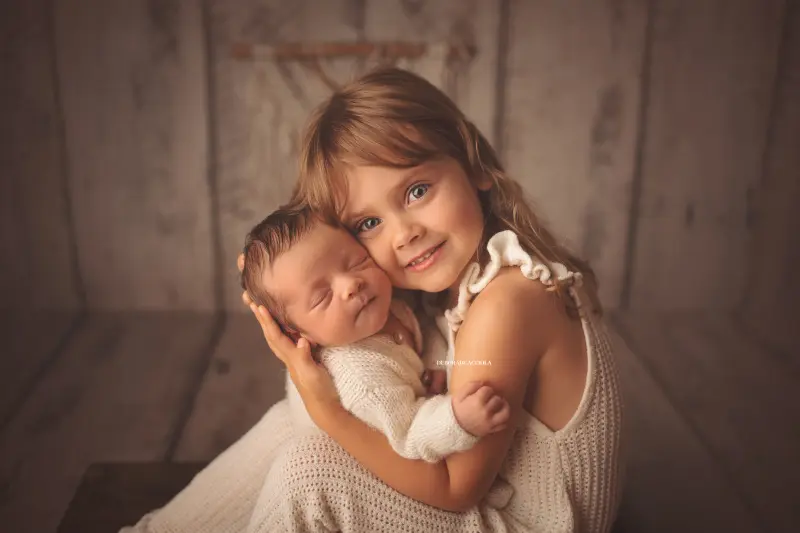 Photo nouveau-né à Orléans, bébé dans ses premiers jours, composition large et naturelle, rendu naturel