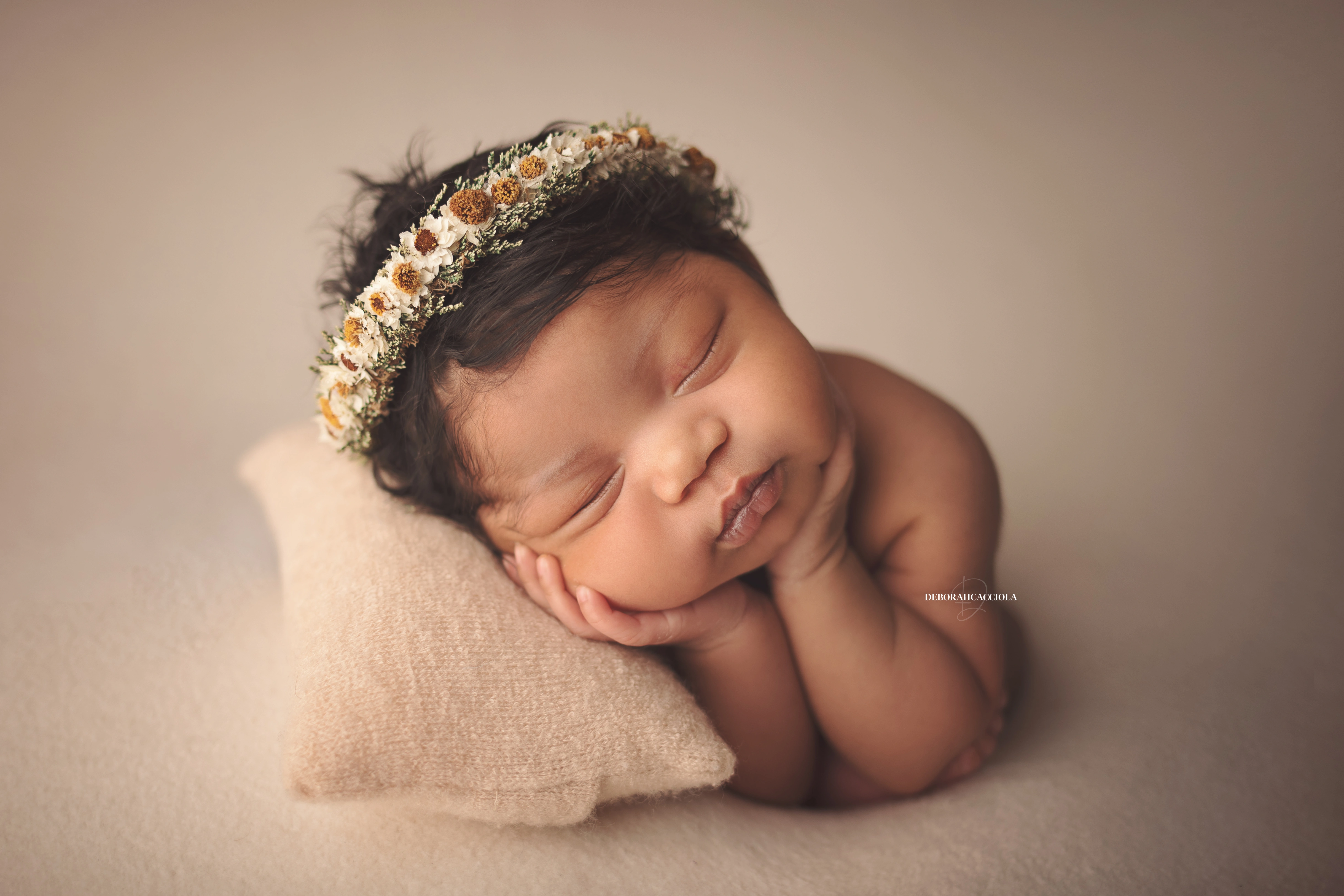 Séance bébé à Orléans - bébé dans ses premiers jours, composition large et naturelle, rendu naturel