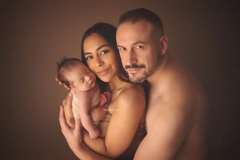 Séance bébé à Orléans - bébé dans ses premiers jours, composition large et naturelle, palette claire