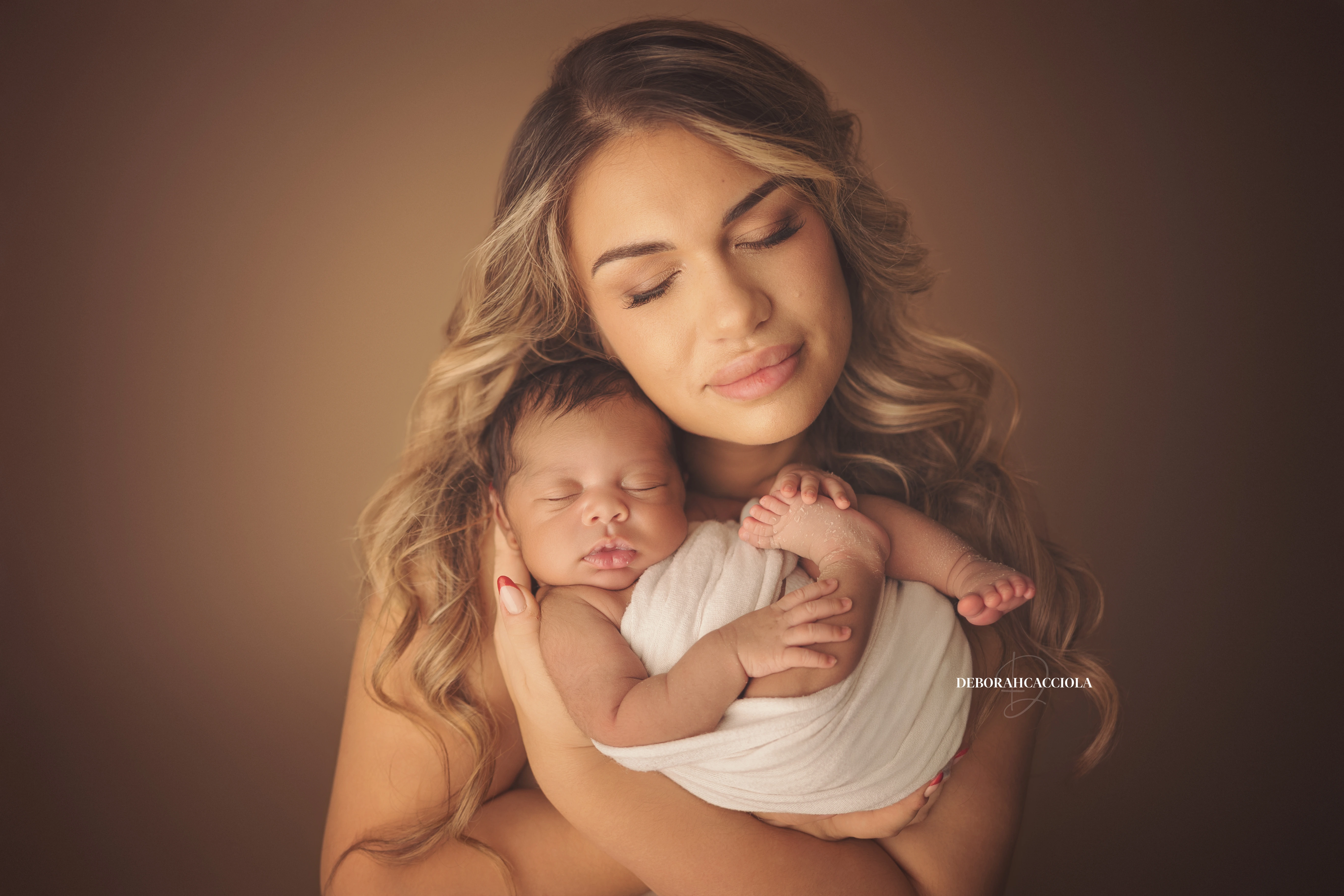 Portrait nouveau-né Orléans : nouveau-né en studio, scène panoramique douce, rendu naturel