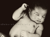 Photo nouveau-ne Photo artistique noir et blanc de bébé
