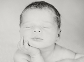 Photo nouveau-ne Photo de bébé star posant pour le photographe