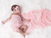 Photo nouveau-ne Photo studio de bébé princesse rose