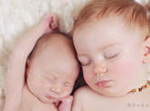 Photo nouveau-ne Photos de bébés frère et soeur