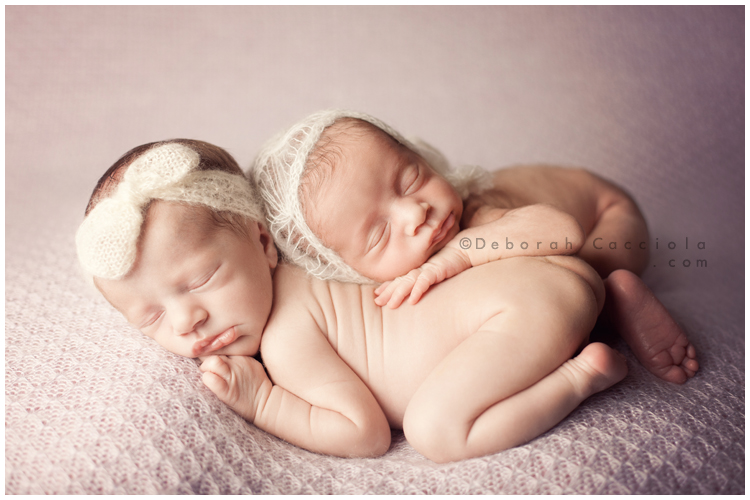 Photo Nouveau né Photos De Bébés Jumeaux Dormant Amoureusement