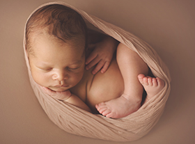 Photo nouveau-ne bébé métisse photographe orleans
