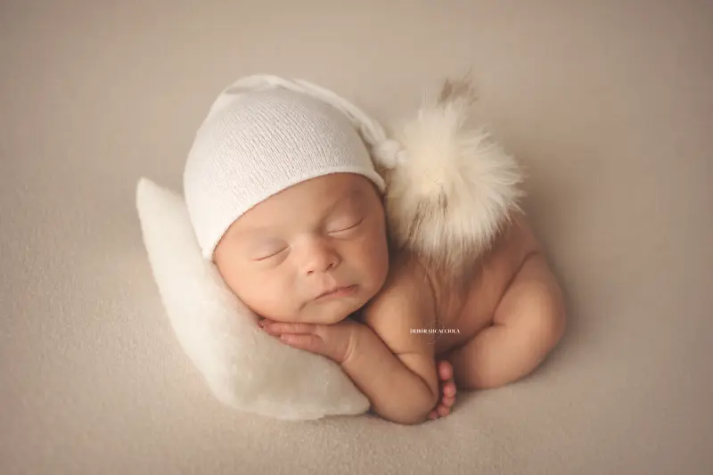 Séance bébé à Orléans - bébé dans ses premiers jours, composition large et naturelle, rendu naturel