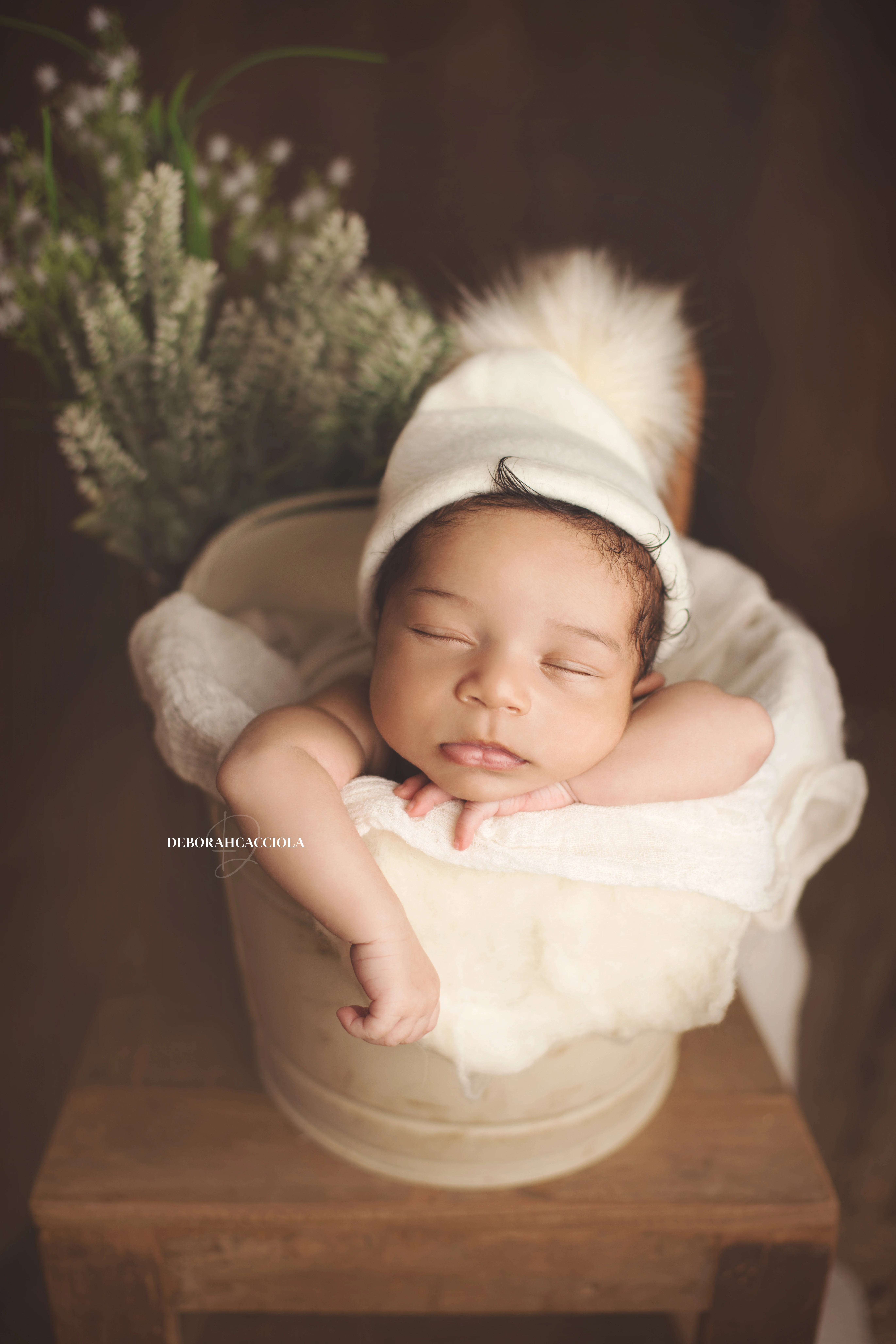 Photo nouveau-né à Orléans, bébé dans ses premiers jours, plan vertical naturel, rendu naturel