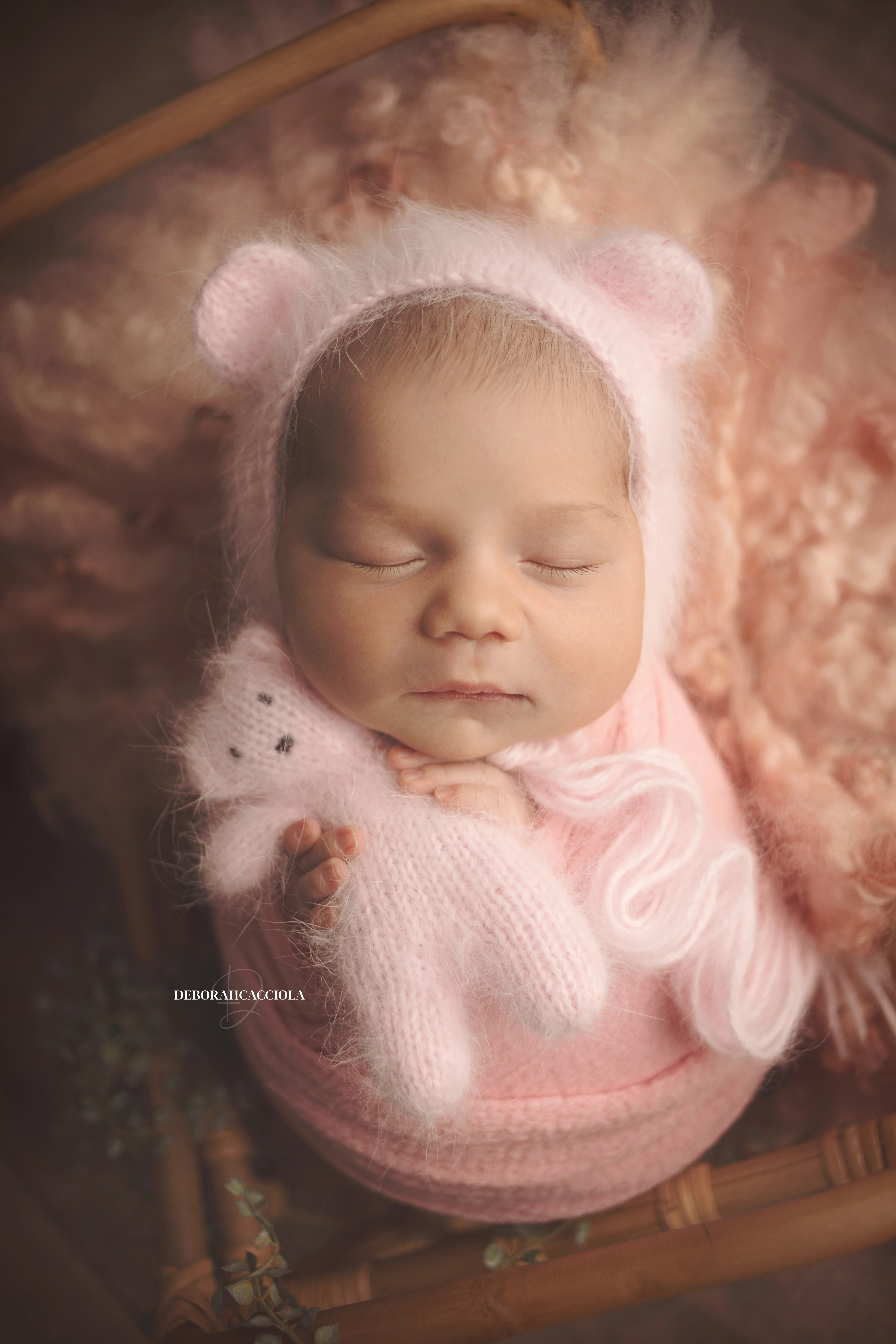 Séance bébé à Orléans - bébé dans ses premiers jours, plan vertical naturel, couleurs douces
